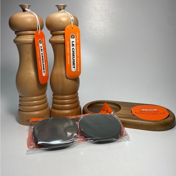 Le Creuset Beech Wooden Salt Pepper Mill Set + Tray + Caps Set of 5pc NWT - Picture 3 of 8